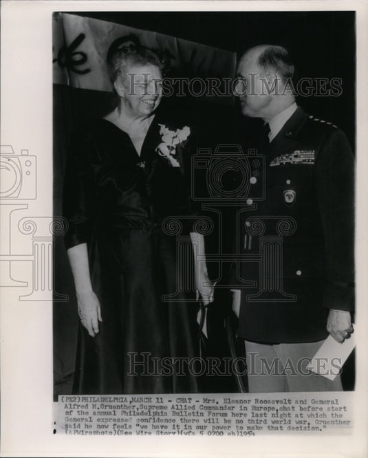 1954 Press Photo Mrs. Roosevelt & Gen. Gruenther chats in Philadelphia - Historic Images