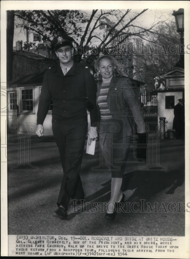 1944 Press Photo Col. Roosevelt with his bride, Emerson at White House - Historic Images