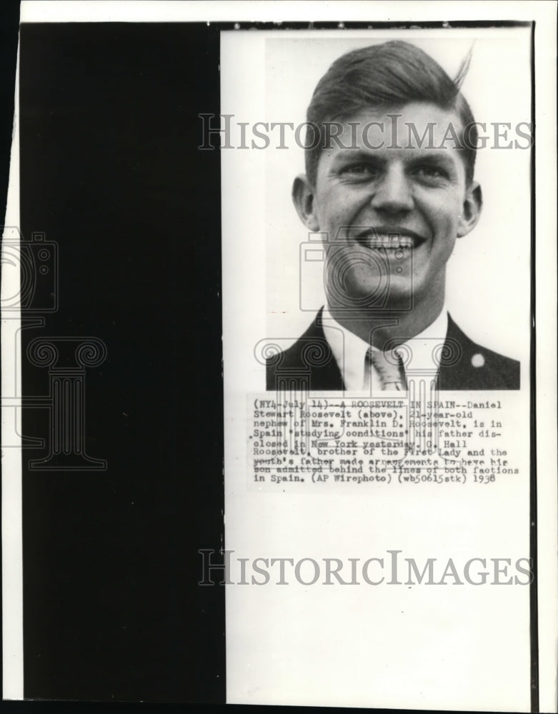 1938 Press Photo D.Roosevelt in Spain studying conditions his dad closed in N.Y. - Historic Images