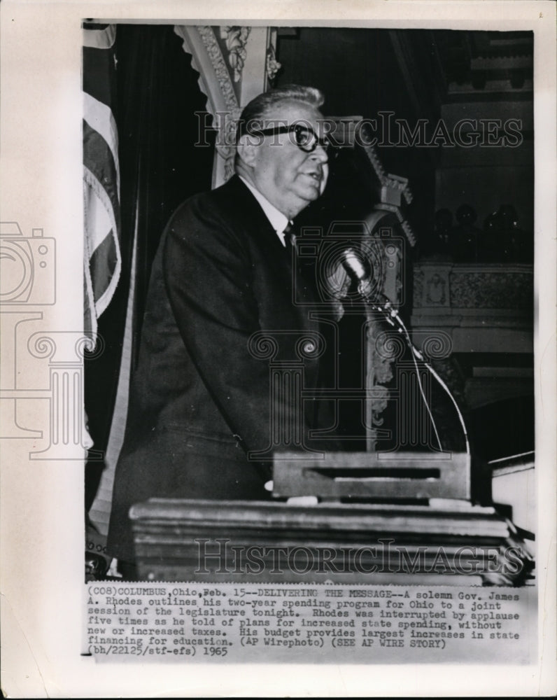 1965 Press Photo Rhodes deliver his message in a joint session of legislature - Historic Images