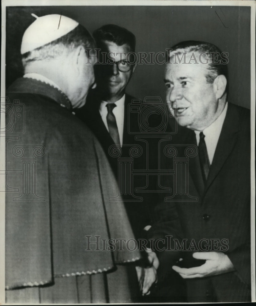 1965 Press Photo Gov. Rhodes greets Pope Paul Vi at Vatican&#39;s St. Peter Basilica - Historic Images