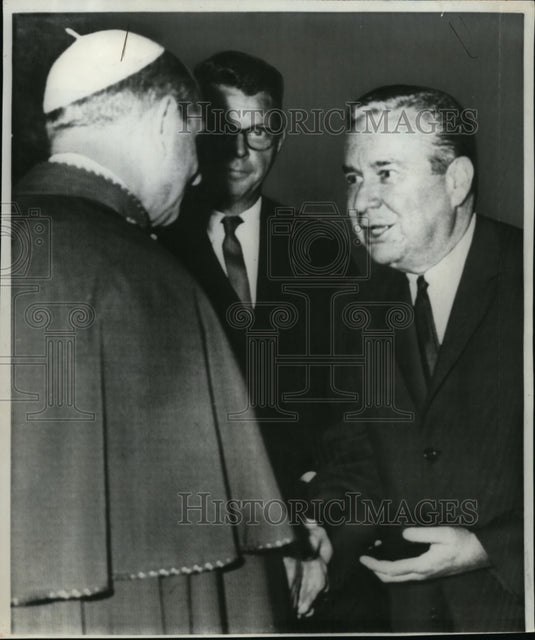 1965 Press Photo Gov. Rhodes greets Pope Paul Vi at Vatican's St. Peter Basilica - Historic Images