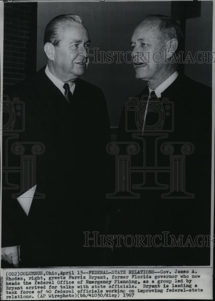 1967 Press Photo Gov. Rhodes &amp; Bryant in talks with state officials - Historic Images