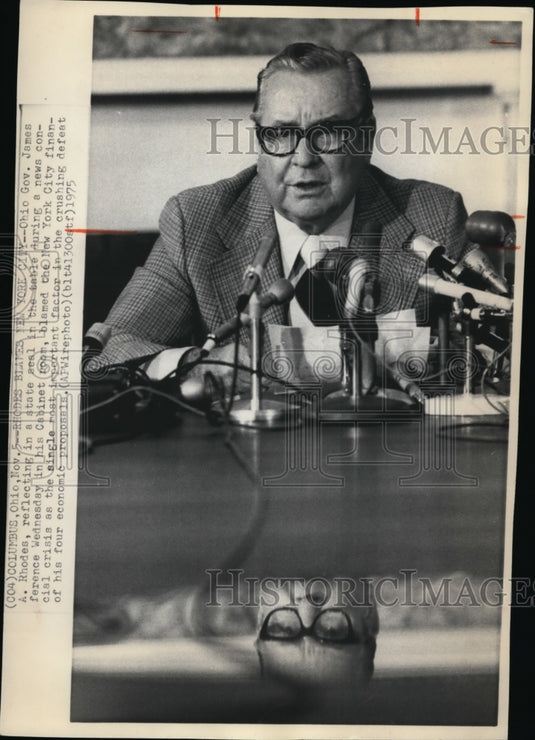 1976 Press Photo Ohio Gov James Rhodes blamed New York City financial crisis - Historic Images