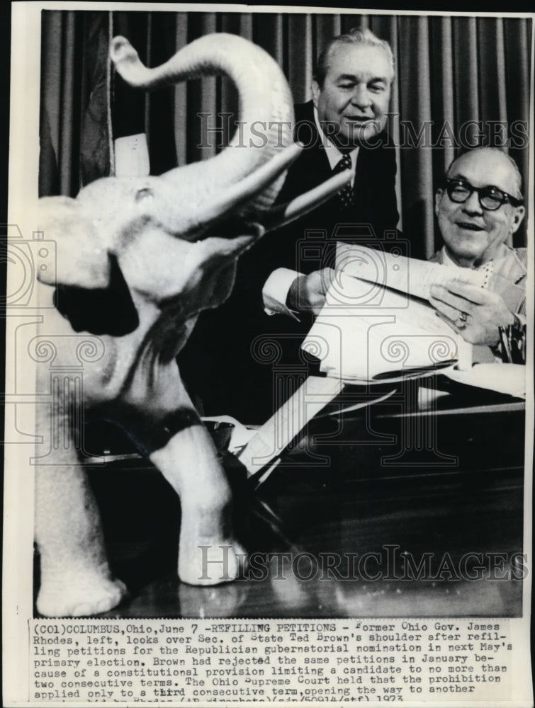 1973 Press Photo Former Ohio Gov. James A. Rhodes with Sec. of State Ted Brown - Historic Images