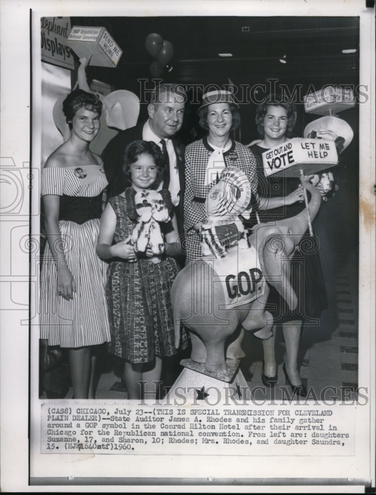 1960 Press Photo State Auditor James A. Rhodes and his family at Conrad Hilton - Historic Images