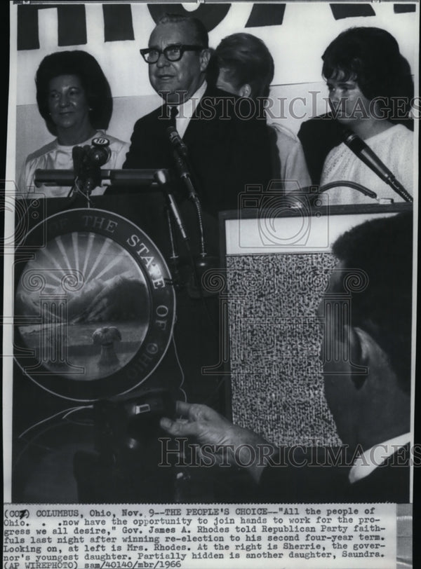 1966 Press Photo Gov. James A. Rhodes and his family after winning in ...