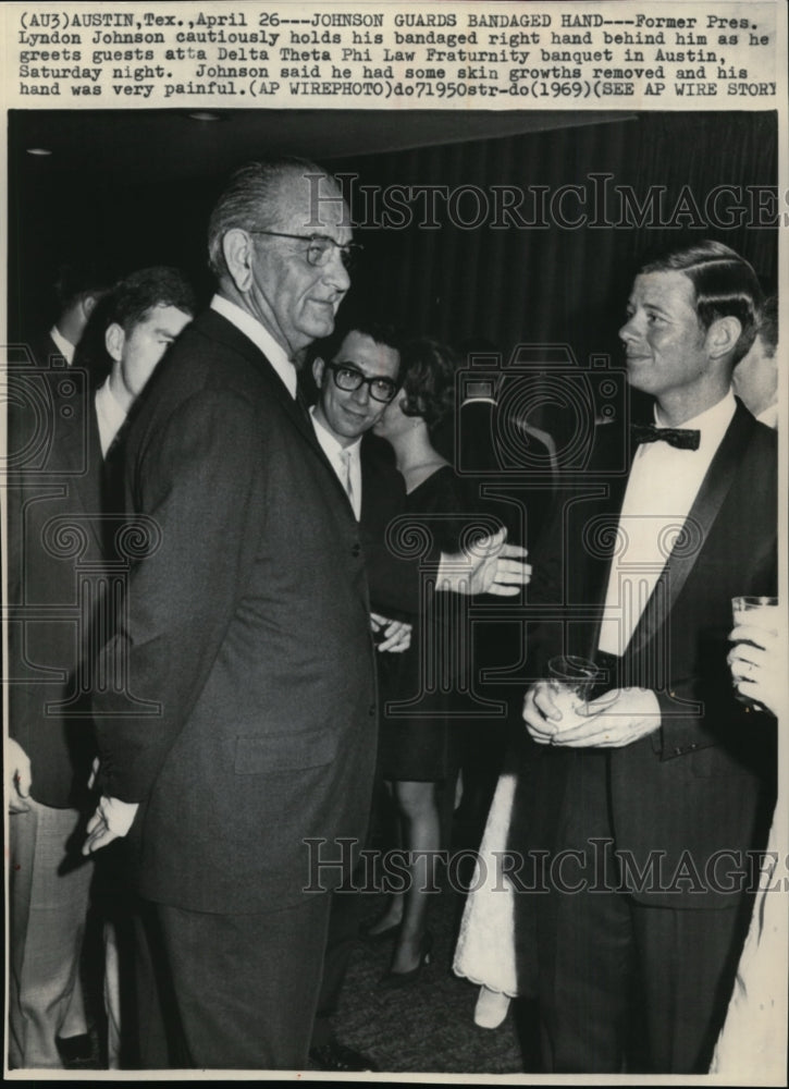 1969 Press Photo Former Pres. Lyndon Johnson At Fraternity Banquet - Historic Images