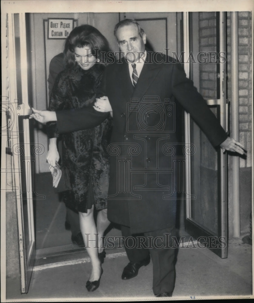 1966 Press Photo Mrs.John F. Kennedy and Kingsbury Smith leaves Broadway Theater - Historic Images