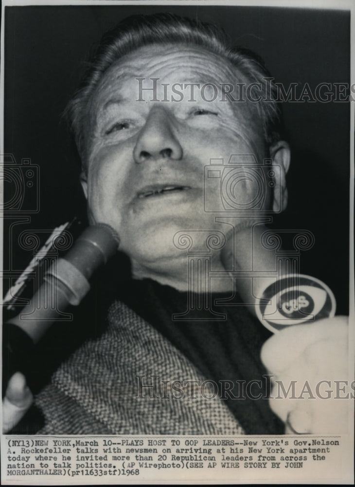 1968 Press Photo New York&#39;s Gov. Nelson A. Rockefeller talks with newsmen - Historic Images