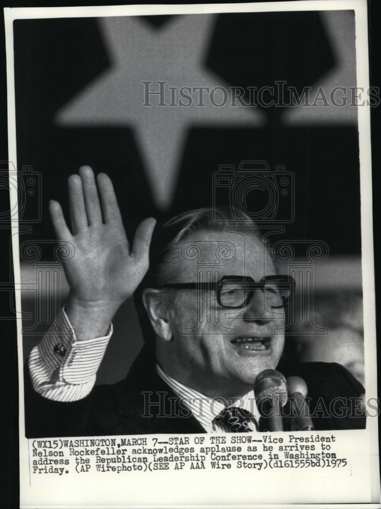 1975 Press Photo Vice President Nelson Rockefeller acknowledges applause as he - Historic Images