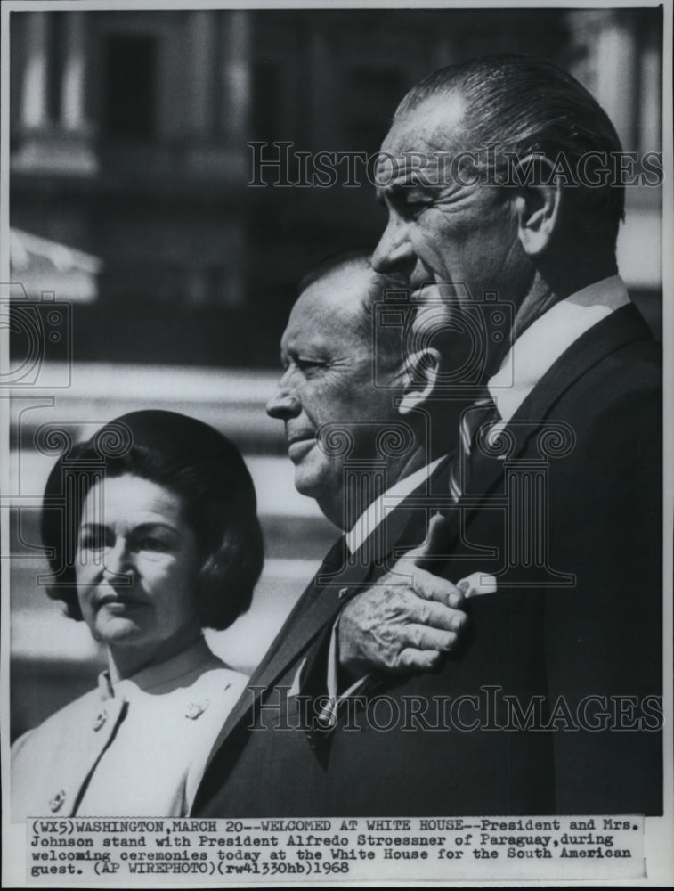 1968 Press Photo Presidents stand during welcoming ceremonies at the White House - Historic Images