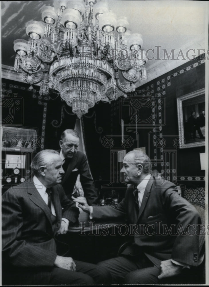 1968 Wire Photo Pres. Johnson meets with diplomats in the White House - Historic Images