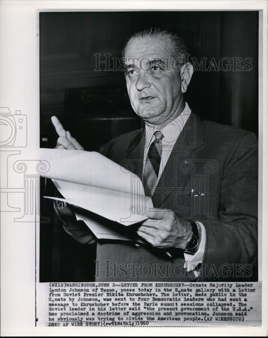 1960 Press Photo Se. Johnson in the Senate gallery with a letter from Soviet - Historic Images