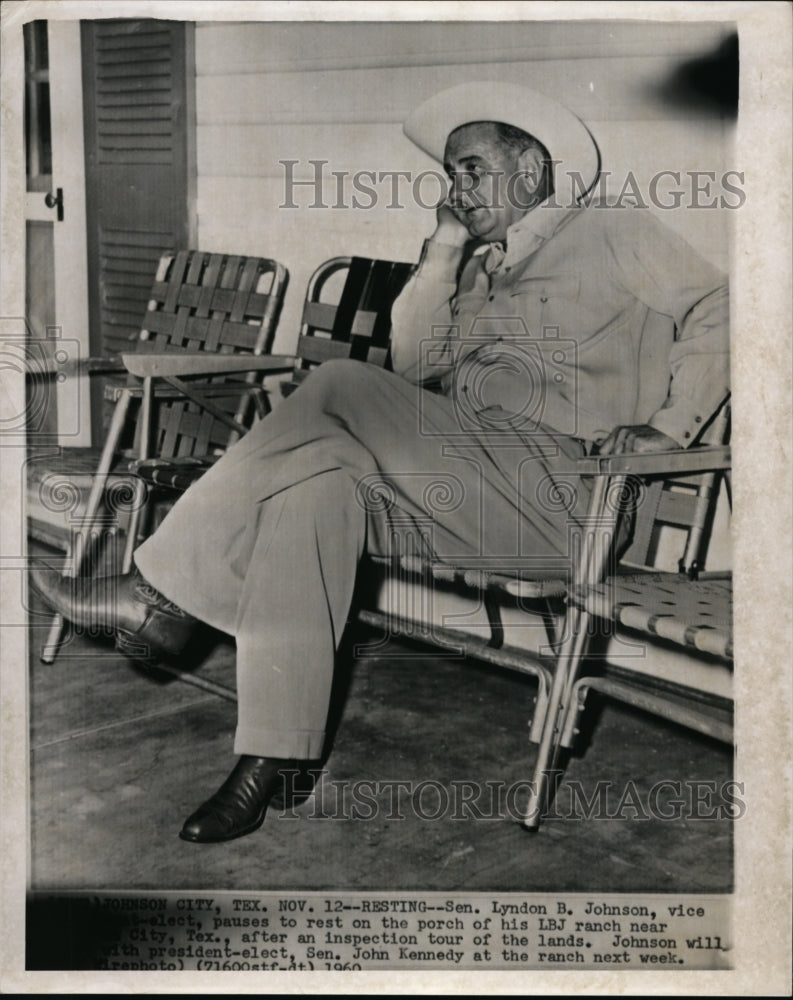 1960 Press Photo Sen. Johnson pauses to rest on the porch at Texas - Historic Images