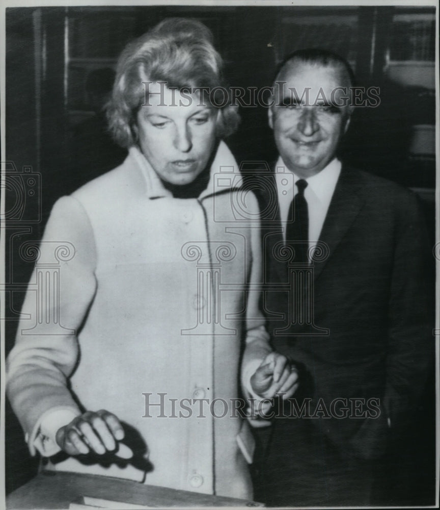 1968 Press Photo Pompidou and his wife vote at the town of Orvilliers - Historic Images