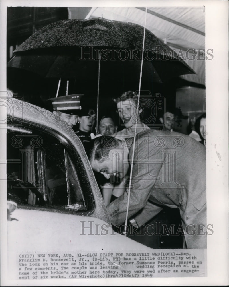 1949 Press Photo Rep. Roosevelt, Jr. and his bride was leaving wedding reception - Historic Images