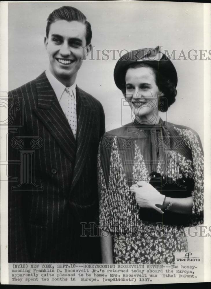 1937 Press Photo Honeymooning Roosevelts returned aboard the Europa - Historic Images