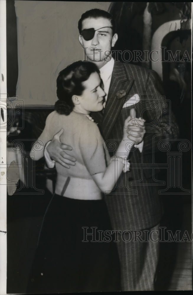1938 Press Photo Franklin D. Roosevelt Jr. dances with Ms. Polly Peabody - Historic Images