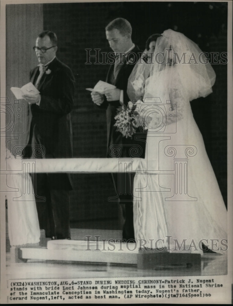1966 Press Photo Patrick Nugent &amp; bride Luci Johnson during nuptial mass - Historic Images