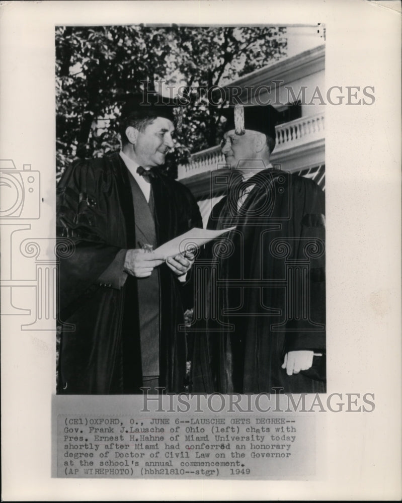 1949 Press Photo Gov. Frank J. Lausche chats with Pres. Ernest H. Hahne - Historic Images