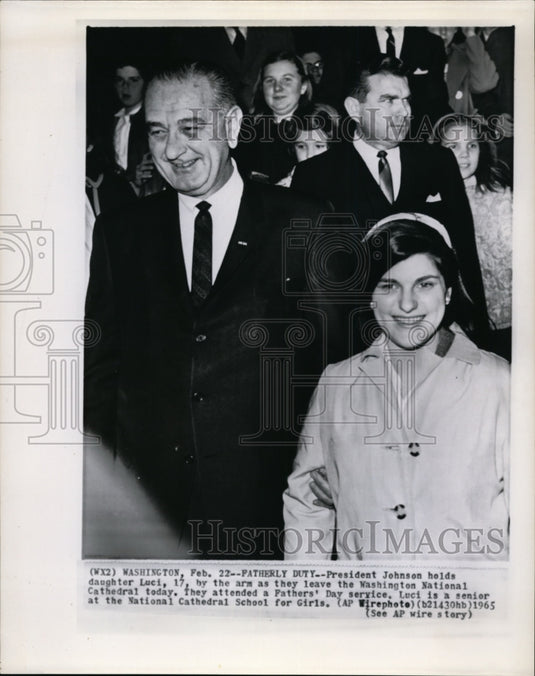 1965 Press Photo Pres. Johnspn holds daughter, Luci by the arm as they leave - Historic Images