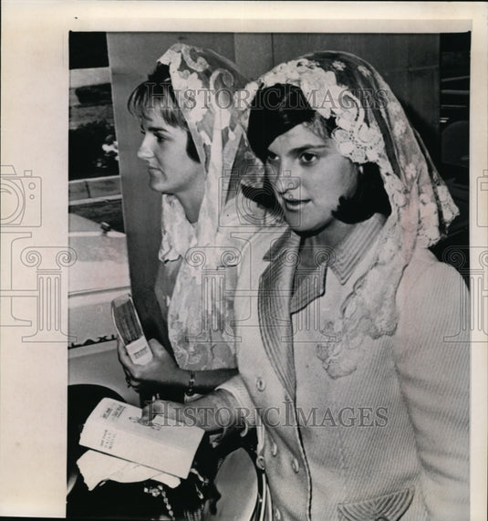 1965 Press Photo Luci Baines Johnson arrives at St. Ann's Infant Home - Historic Images