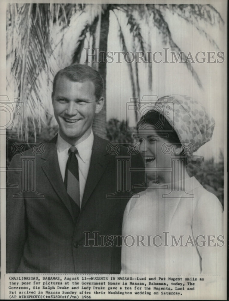 1966 Press Photo Luci and Pat Nugent smile as they pose for pictures - Historic Images