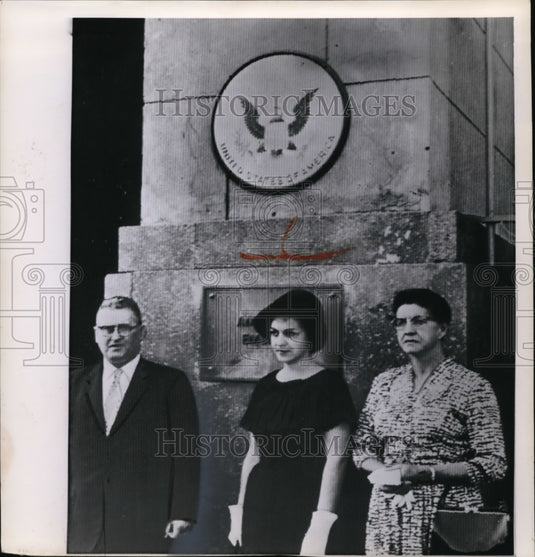1962 Press Photo Powers' Kin at American Embasy in Moscow - Historic Images
