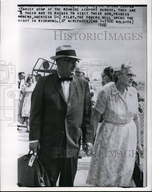 1960 Wire Photo Mr. and Mrs. Oliver W. Powers stop at Roanoke Airport. - Historic Images