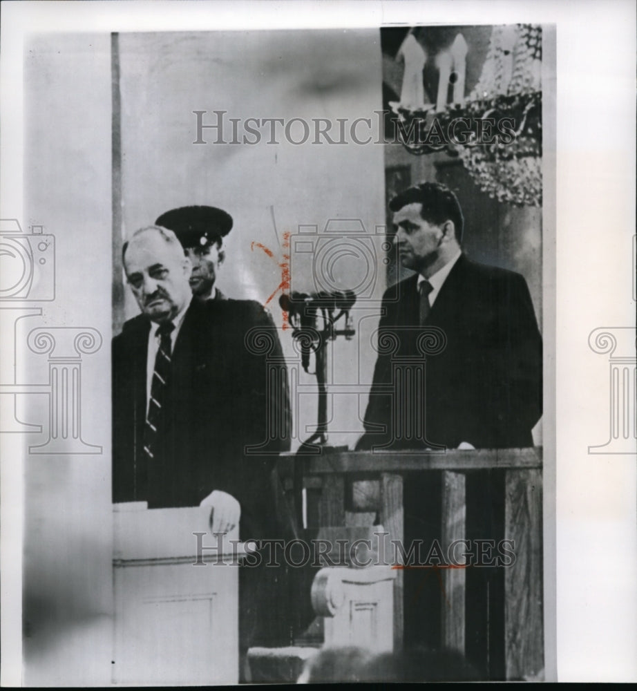 1960 Press Photo U2 pilot Francis Gary Powers listens to Soviet military court - Historic Images