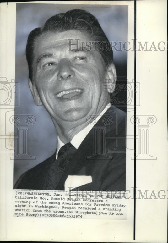1974 Press Photo Gov Ronald Reagan during Young Americans for Freedom meeting - Historic Images