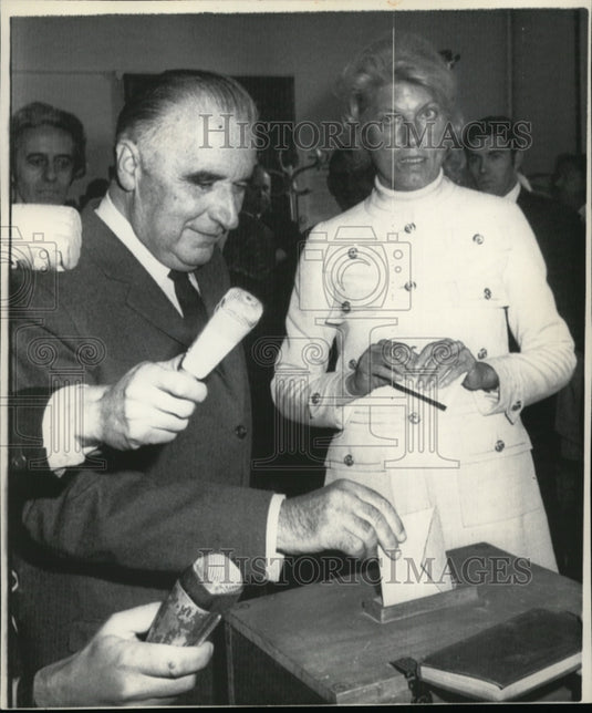 1969 Press Photo Georges Pompidou cast vote in French presidential election - Historic Images