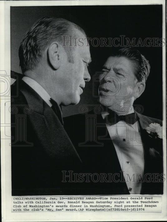 1974 Press Photo Vice President Gerald Ford talks with Ronald Reagan at the - Historic Images