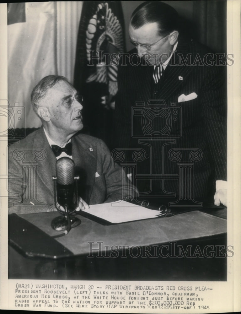 1945 Press Photo Pres Roosevelt broadcasts Red Cross plea - Historic Images