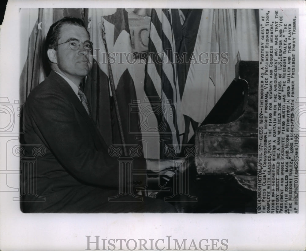 1955 Press Photo V.P. Nixon introduced as a &quot;Mystery Guest&quot; at the night program - Historic Images