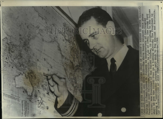 1966 Press Photo Lt.Cmdr Lyndon B.Johnson in Gen.Douglas MacArthur Headquarters - Historic Images