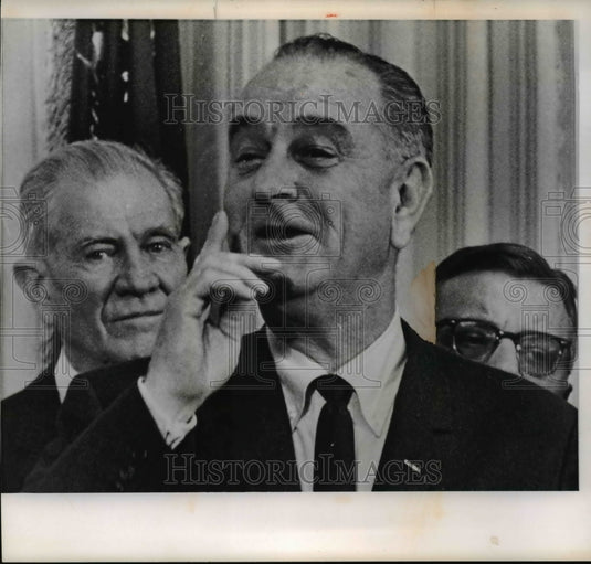 1965 Press Photo Study of Pres. Johnson was made during White House ceremony - Historic Images