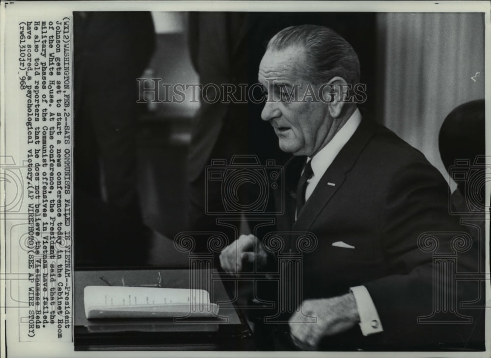 1968 Press Photo Pres.Johnson Ready to Start a News Conference - Historic Images