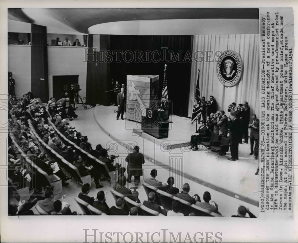 1961 Press Photo Pres. Kennedy discusses at the news conference - Historic Images