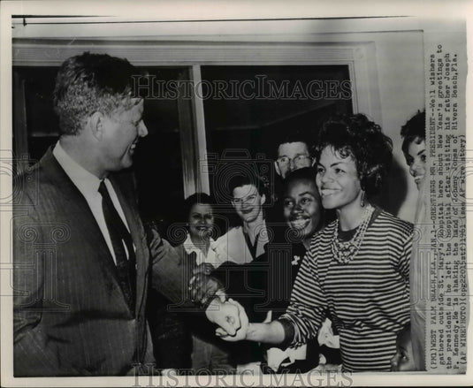 1961 Press Photo St. Mary's Hospital shout New Year's greetings Pres. Kennedy - Historic Images