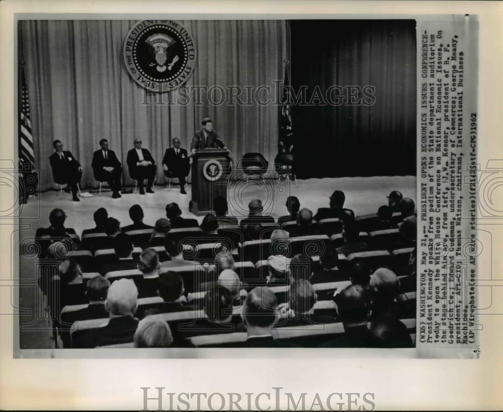 1962 Press Photo Pres. Kennedy opens economic issues conference at State Dept. - Historic Images