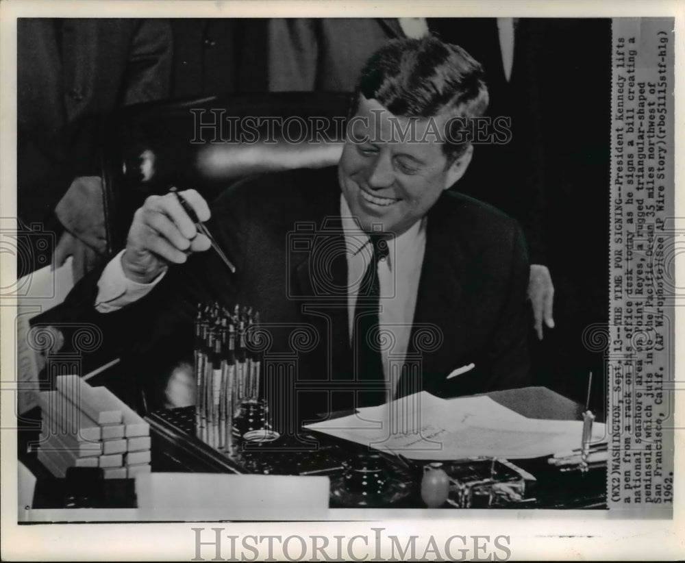 1962 Press Photo Pres. Kennedy signs a bill creating national seashore area - Historic Images