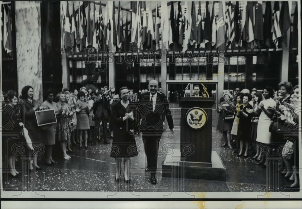 1969 Press Photo Rusk walks from podium in the lobby of the State Department - Historic Images