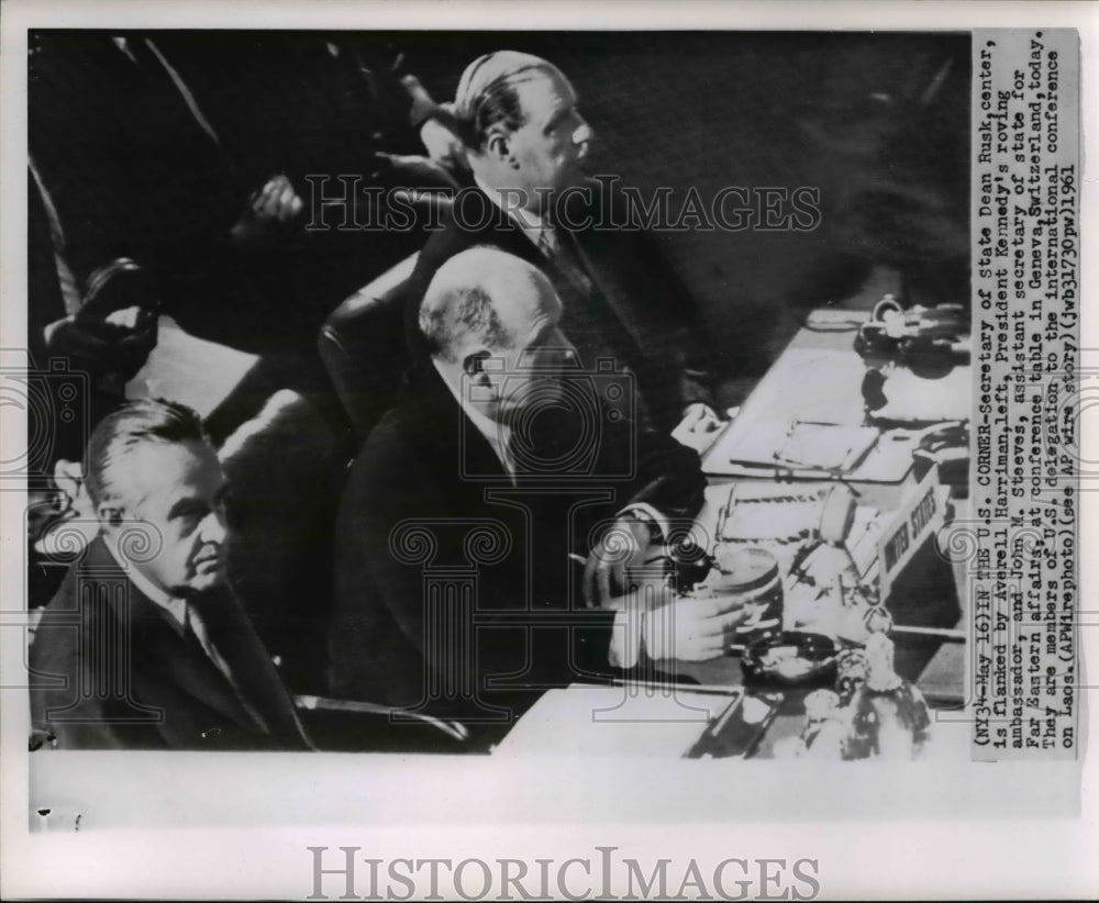 1961 Press Photo Sec. Rusk is flanked by Harriman at conference in Switzerland - Historic Images