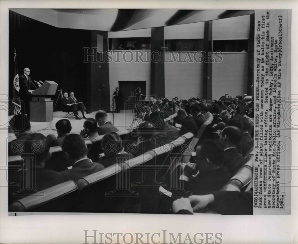 1961 Press Photo Rusk meets the Press in the State Department auditorium - Historic Images