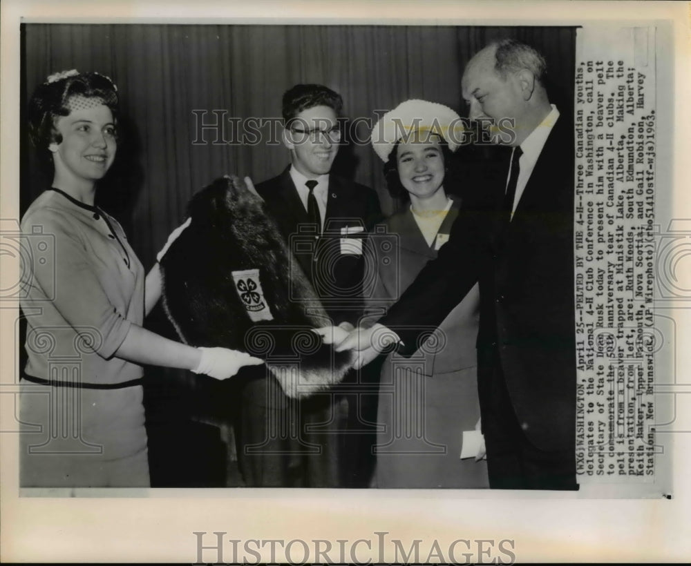 1963 Press Photo Three Canadian youth delegates to the National 4-H Club - Historic Images