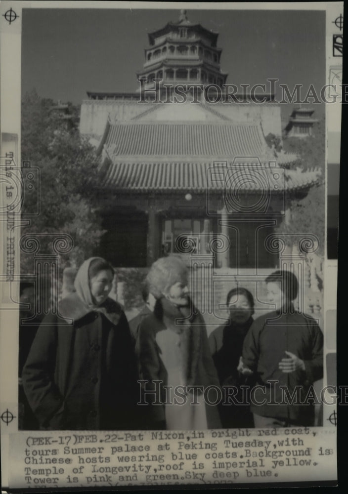 1972 Press Photo Nixon tours Summer palace at Peking - Historic Images