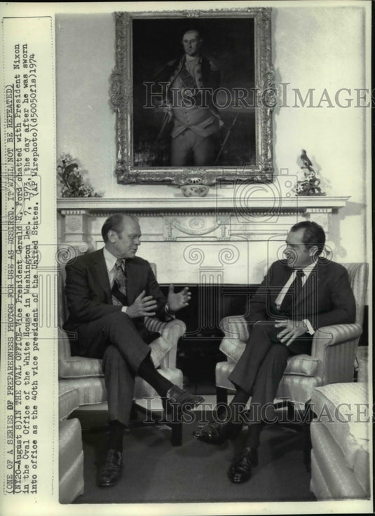 1973 Press Photo VP Ford chatted with Pres. Nixon at the White House office - Historic Images