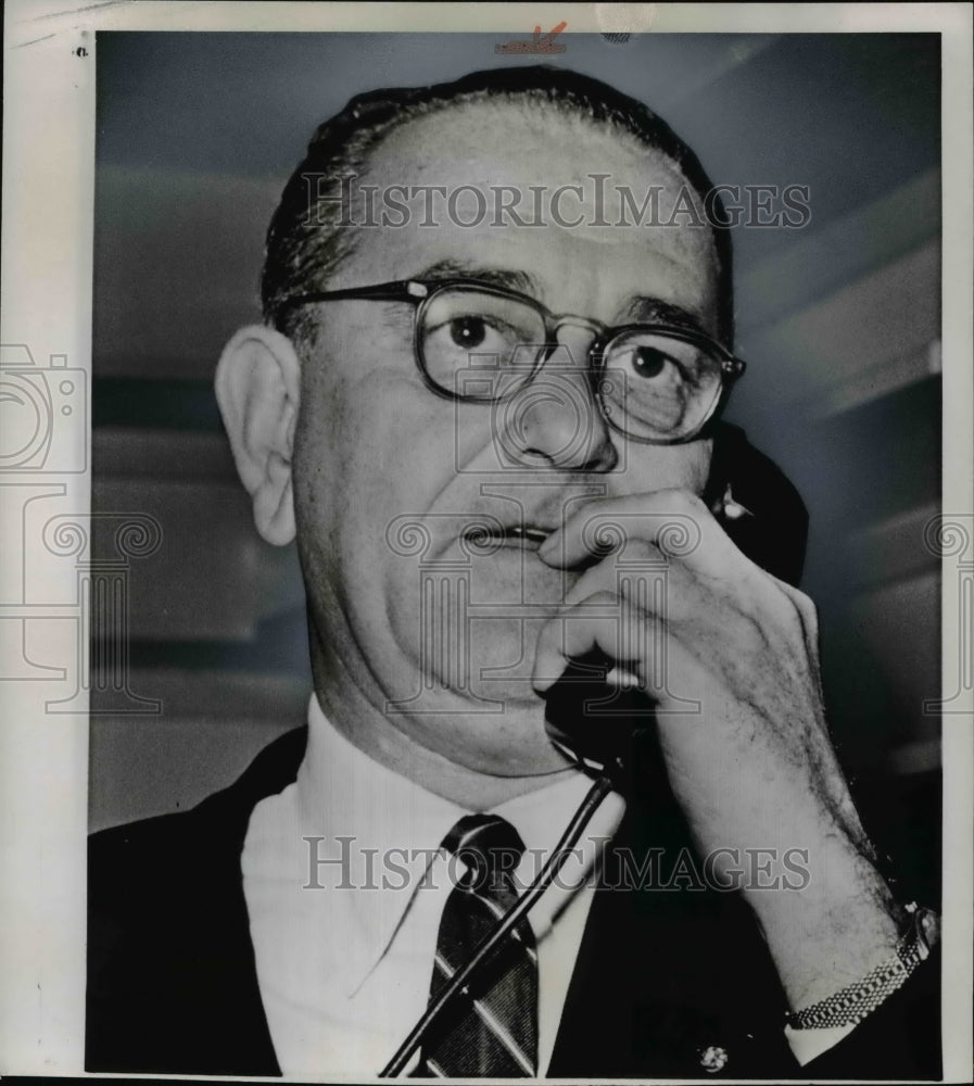 1960 Press Photo Sen Lyndon Johnson&#39;s expression during convention phone calls - Historic Images